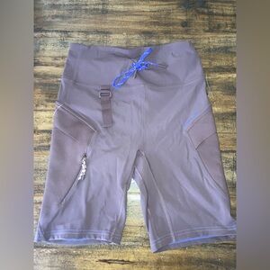 Lululemon womens High-Rise Brown Performance workout Shorts size 6
